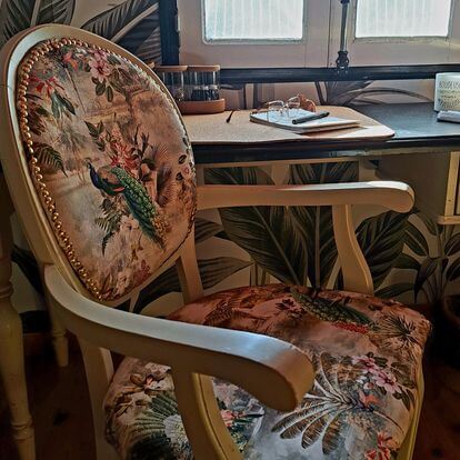 Chaise tapissée DIY par la décoratrice Georgette MagritteS.