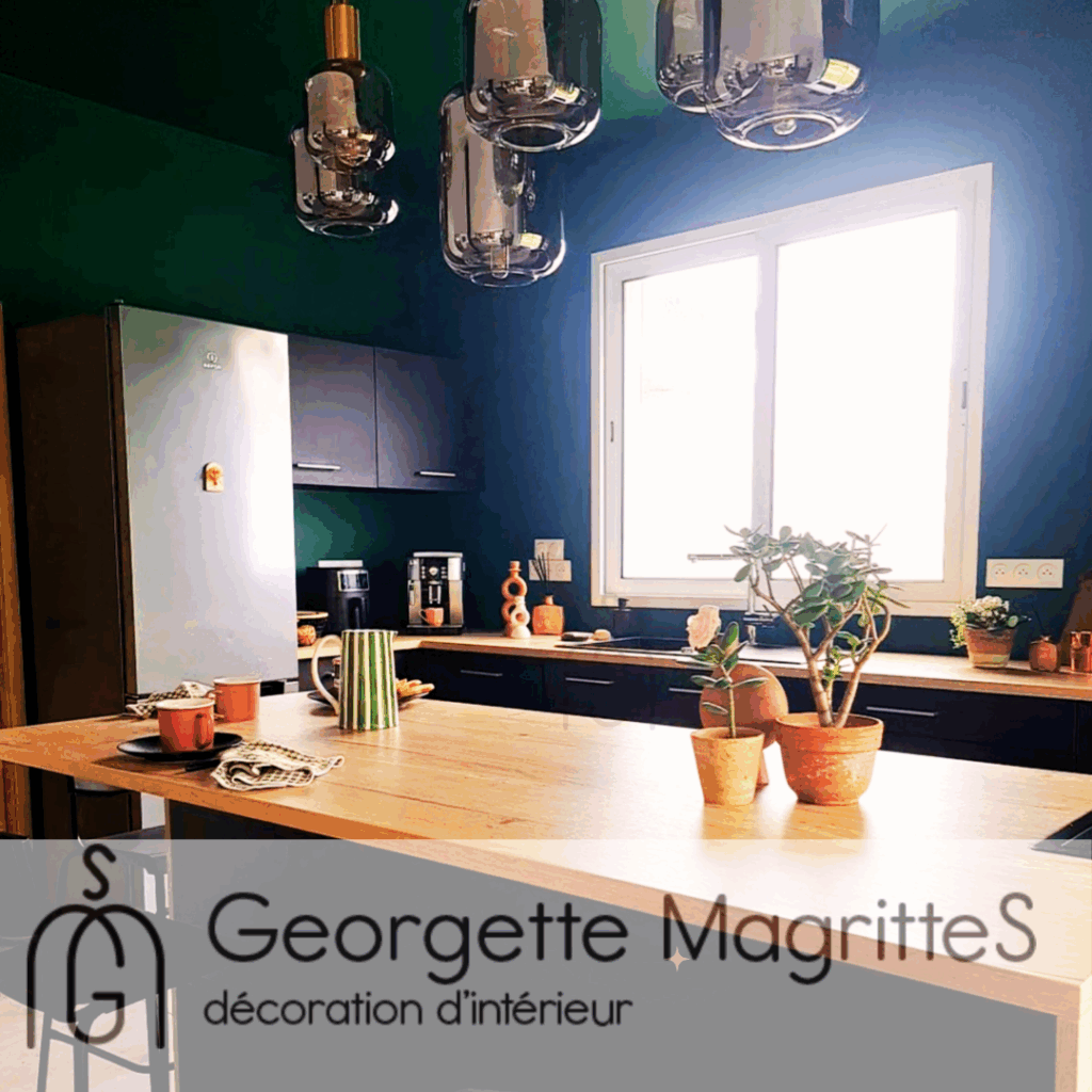 après coaching déco cuisine vert gazon mur et plafond décoration par Georgette MagritteS